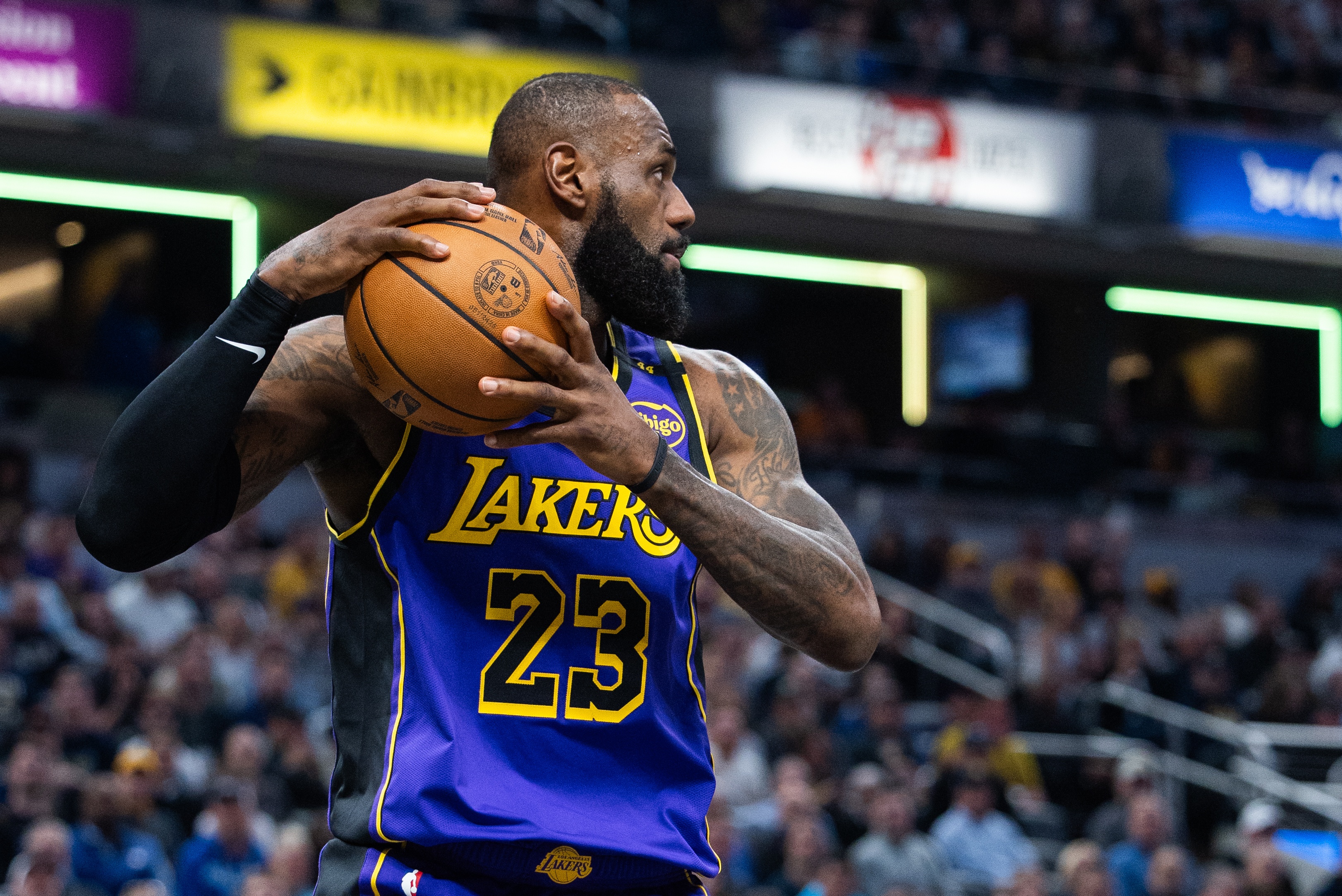 湖人队明星球迷-爱游戏官方入口