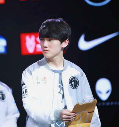 JackeyLove意外战胜IG，大比分获胜引爆全场！再创辉煌时刻(jackeylove200胜)