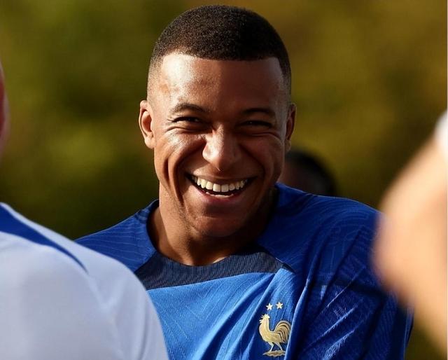 关于姆巴佩新星重返赛场表现突出，快船前途光明！赛场气氛高涨的信息