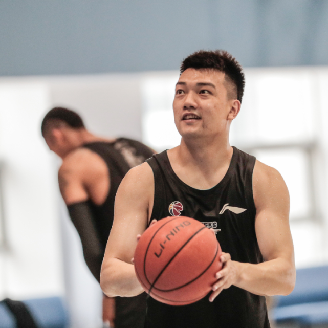 冲刺阶段体能课后，马赛复出首秀备战足总杯，目标明确，身体对抗强度拉满(足总杯平局加时吗)