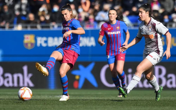 风云突变！法兰克福集结日官宣签约，法国杯版图或变，质疑声仍在，更衣室氛围转暖-爱游戏官方入口