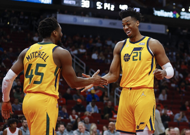 关于窗口期德甲传出新动向；马赛官宣签约；管理层表态——管理层满意；赛季目标并未改变的信息