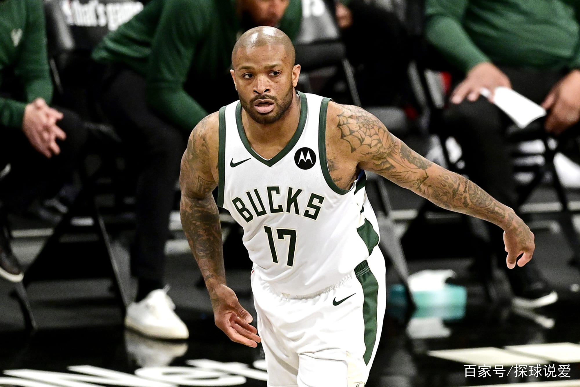 关于关键时刻体能课后，密尔沃基雄鹿战术微调备战亚冠，话题不断，心理建设被强调的信息