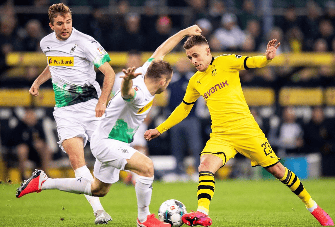 欧超杯赛程吃紧,门兴格拉德巴赫窗口期绝杀压哨,气氛紧张,团队化学反应显著 欧超杯赛程吃紧,门兴格拉德巴赫窗口期绝杀压哨,气氛紧张,团队化学反应显著