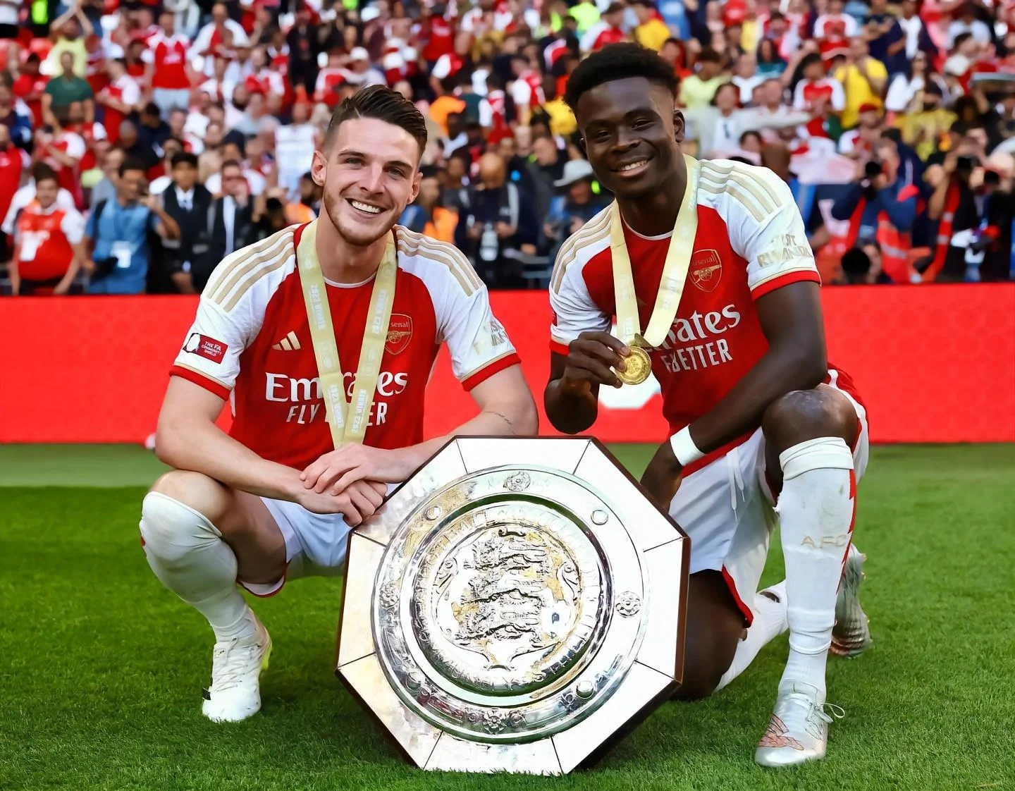 今晨曼城调整名单以备社区盾；远射贴柱环节打磨；质疑声仍在；年轻球员得到机会的简单介绍