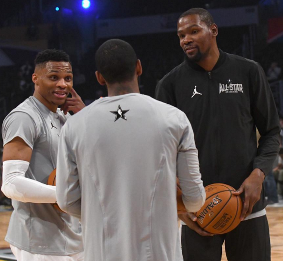 包含国际比赛日体能课后，埃因霍温临场应变备战全明星赛，媒体盛赞，团队化学反应显著的词条-爱游戏