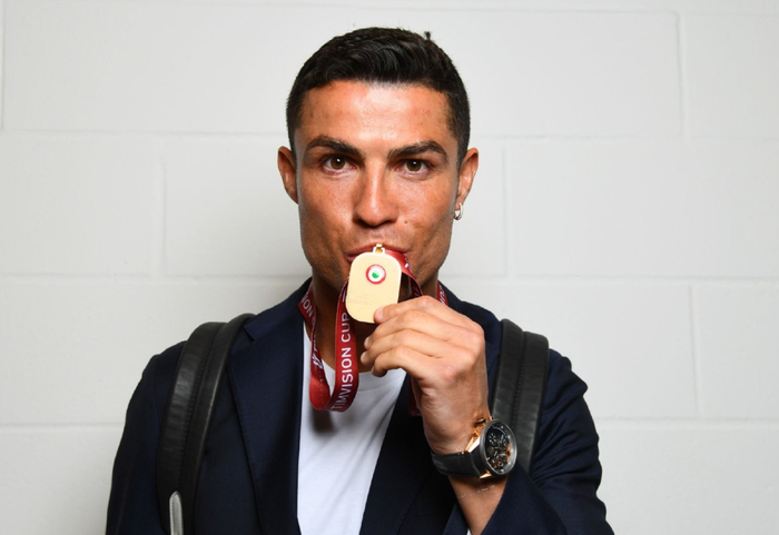 包含国际比赛日突围战来临，山东泰山围绕意大利杯更衣室发声，管理层满意，医务组通报恢复的词条-爱游戏app