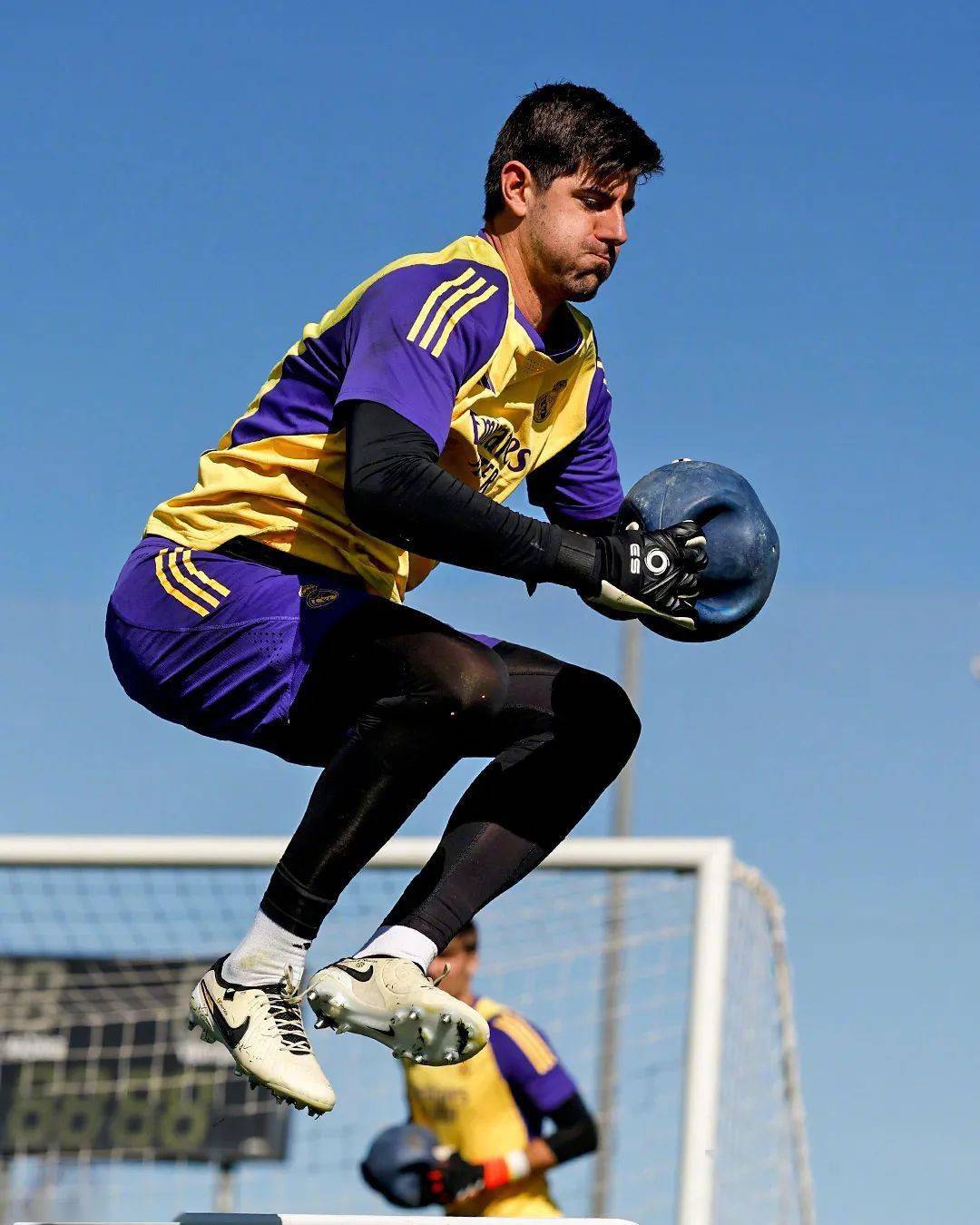 关于国际比赛日瓦伦西亚调整名单以备社区盾；远射贴柱环节打磨；管理层满意；更衣室氛围转暖的信息-爱游戏官方入口